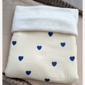 Couverture polaire/gaze de coton coeur bleu