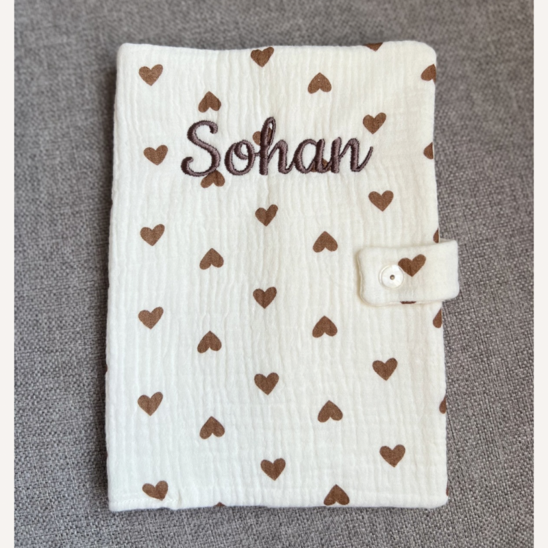 Protège carnet de santé coeurs marron