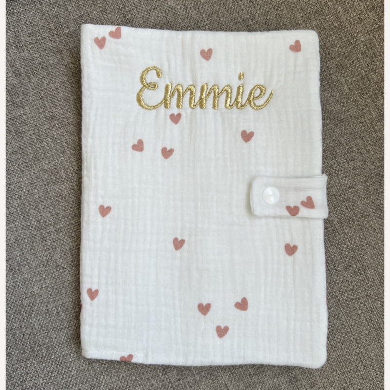 Protège carnet de santé coeurs roses