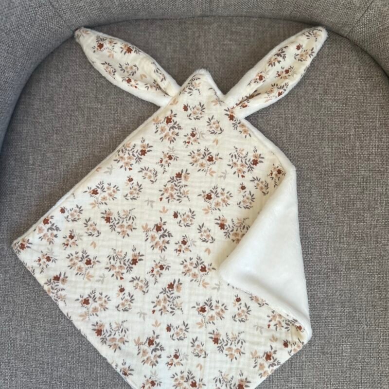Doudou lapin motif Blossom - Fait main